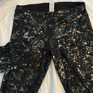 Ivivva Girls Size 12 Black/Silver shiny leggings Like-New
